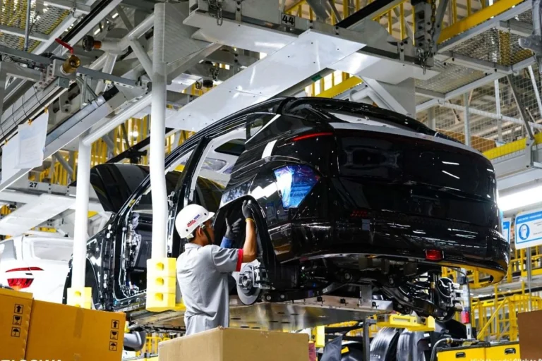 Awas Tertinggal: Ini Tren Manufaktur Industri Otomotif Indonesia
