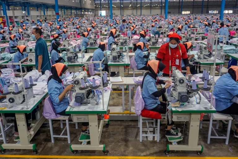 Data Management & SOP Digital: Efisiensi Manufaktur Naik 17%